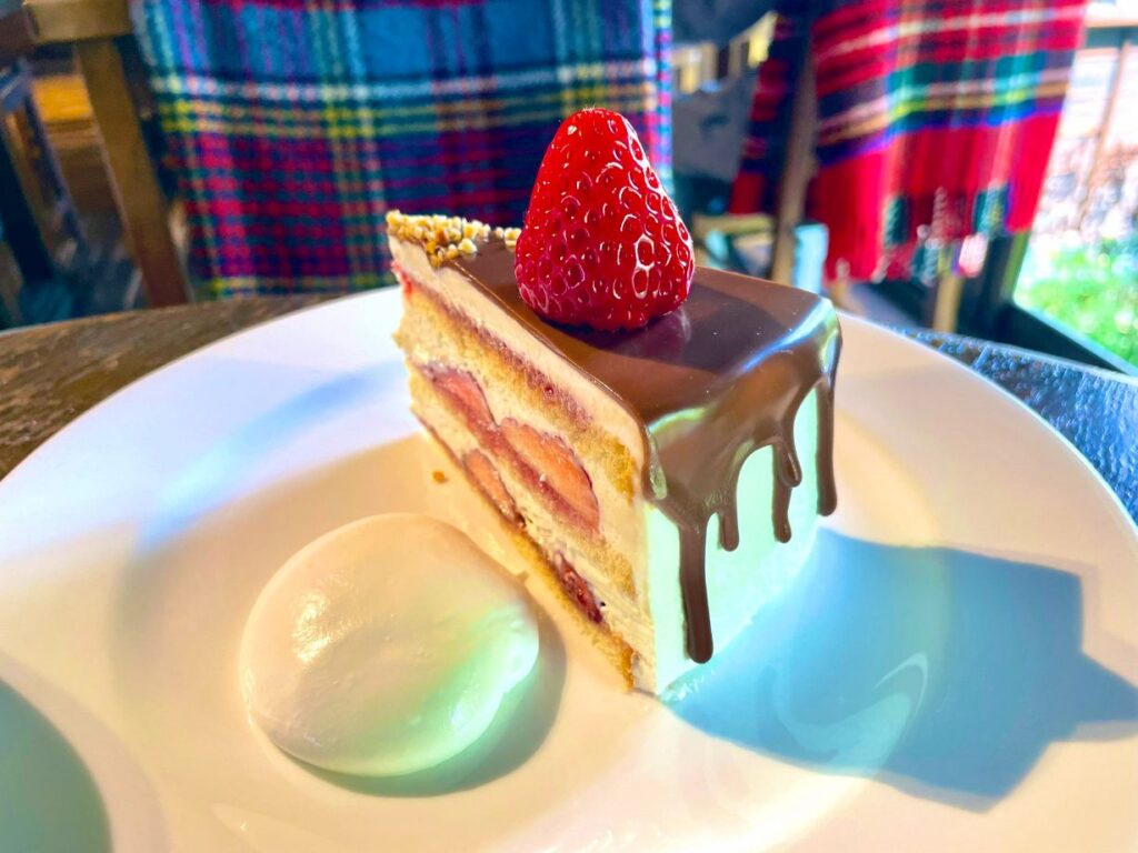 ストロベリーショートケーキ(チョコレートがけ)
