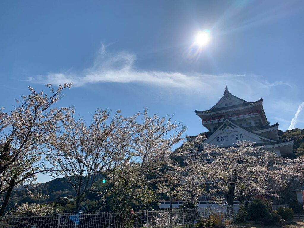 桜と熱海城
