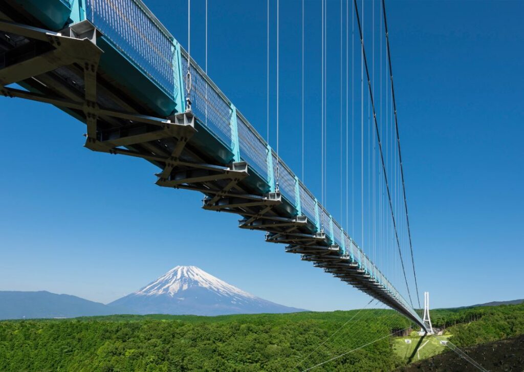 三島スカイウォークの日本一長い大吊橋